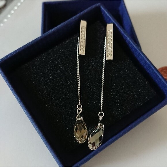 New - Swarovski dangle earrings - Picture 3 of 5
